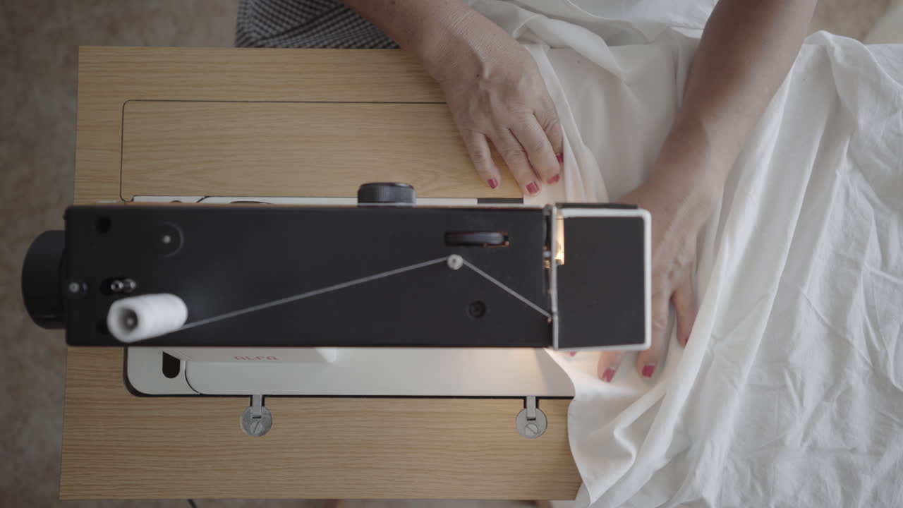 быстрое шитье простой белой простыни на машине