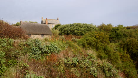 Coastal-properties-at-Bessy's-Cove,-The-Enys,-cornwall