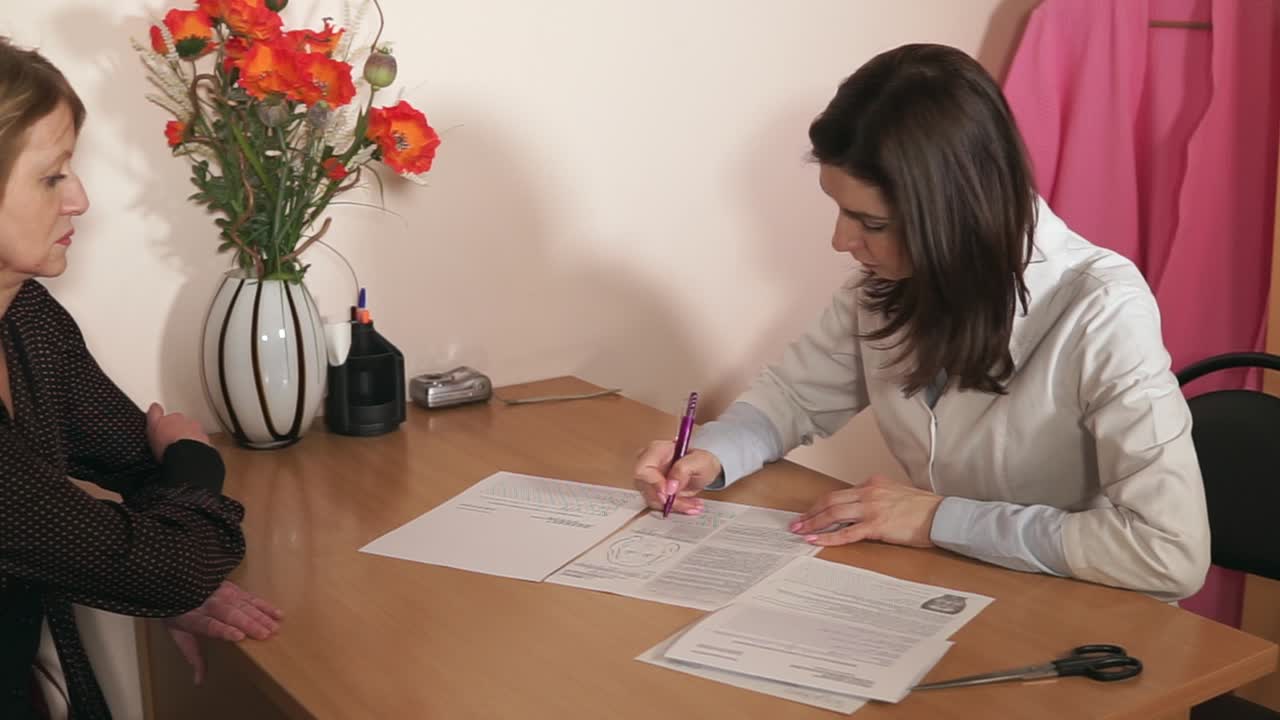 consulta del médico con el paciente