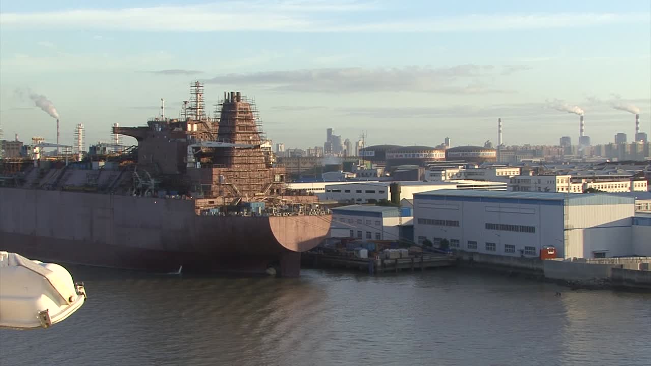 중국 상하이 항구에서 항해하다