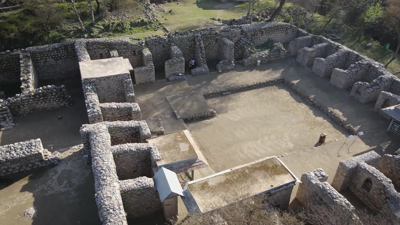 Ruinas del Monasterio de Jaulian, Taxila, vista aérea con dron