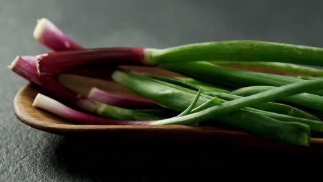 Scallions-in-tray-4k