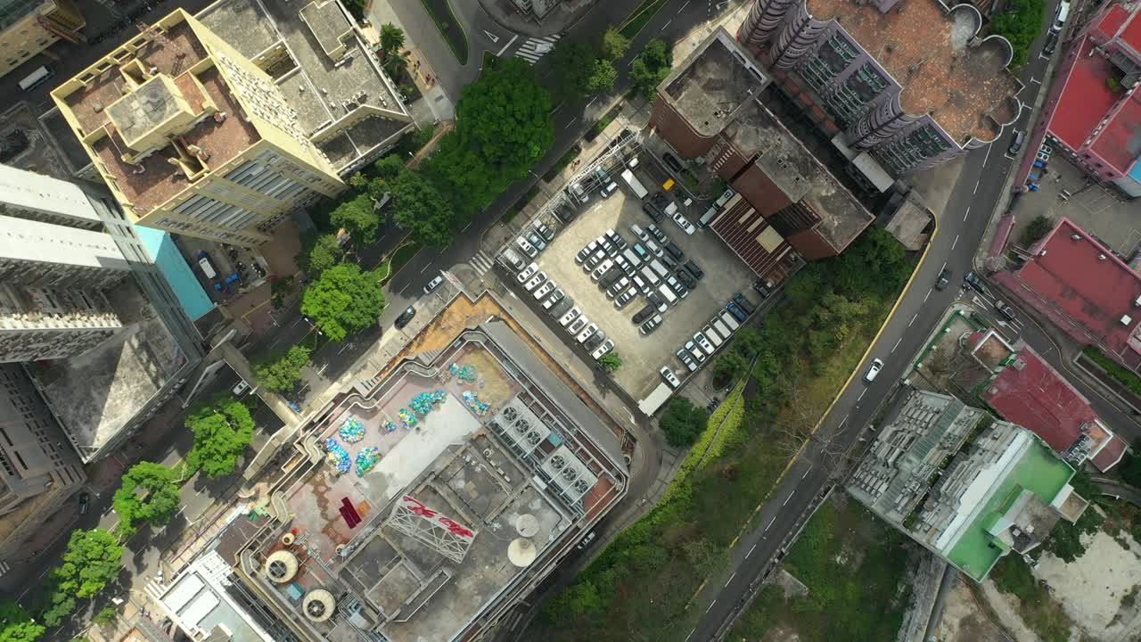 paisaje de la ciudad de macao día tiempo tráfico calle panorámica aérea de arriba hacia abajo 4k china