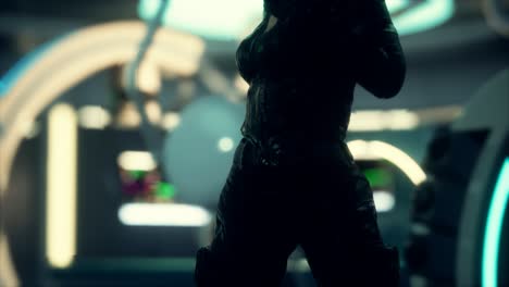 mujer futurista en un laboratorio de ciencia ficción