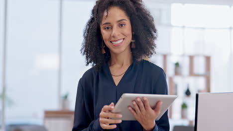 Tableta,-Mujer-Y-Rostro-De-Diseñador-Para-Empresas