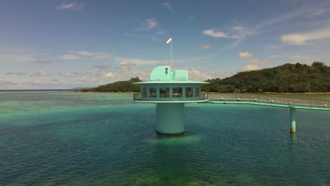 imágenes de drones que rodean el observatorio ojo de pez en la isla de guam