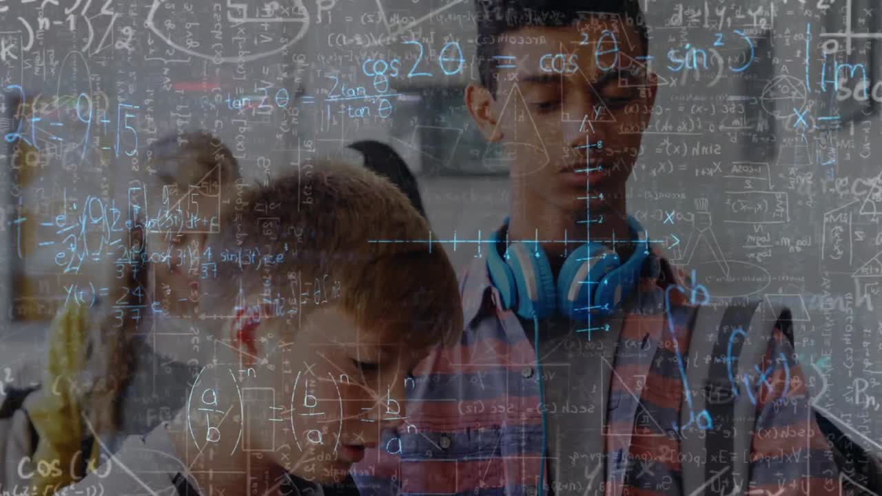 태블릿을 함께 사용하는 다양한 학교 학생들을 가로질러 움직이는 수학 계산의 애니메이션