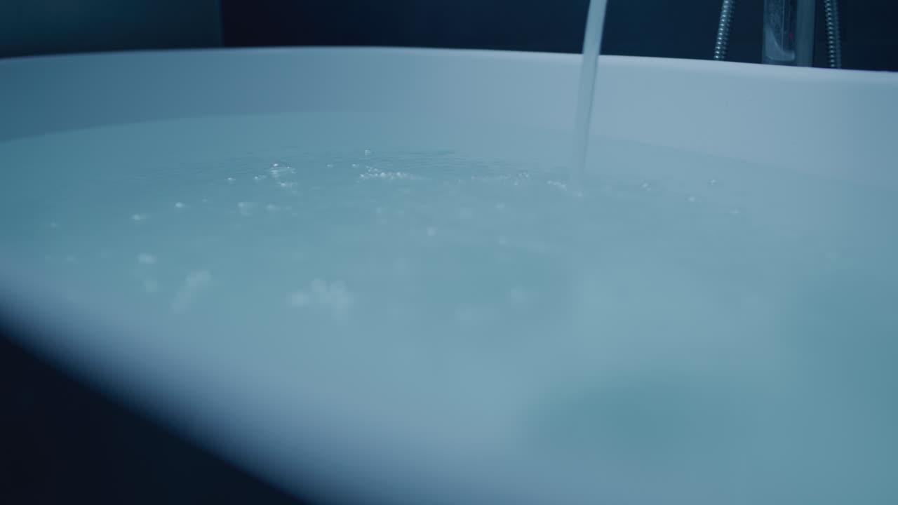 욕조 를 채우는 물