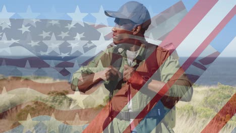 animación de la bandera estadounidense sobre un hombre afroamericano caminando por las montañas