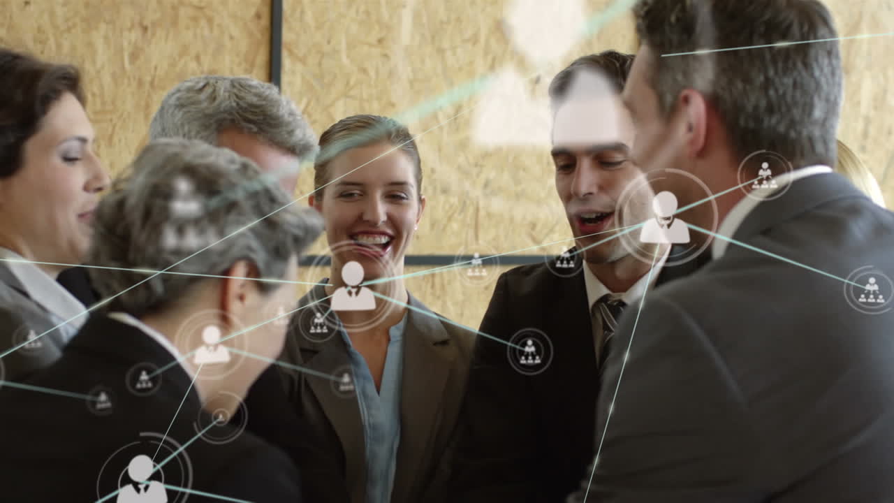 animación de la red de conexiones con iconos sobre diversas personas de negocios