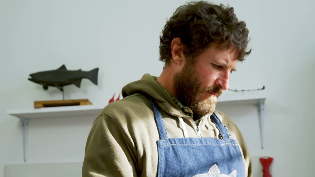 4k 워크 ⁇ 에서 일하는 장인