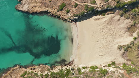 Vista-Superior-De-La-Pequeña-Playa-De-Arena-Calamosche-En-Noto,-Sicilia,-Italia