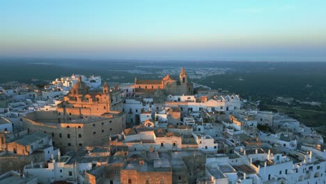 Shadows-falling-over-building-of-an-italian-town-during-the-sunset