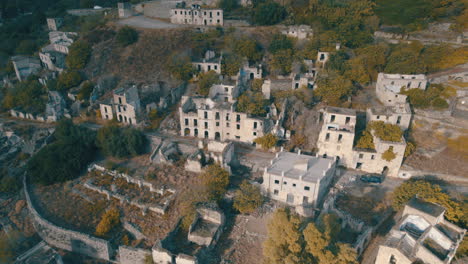 Die-Vergangenheit-Aus-Der-Luft:-Gairo-Vecchio,-Eine-Geisterstadt-In-Trümmern-Auf-Der-Insel-Sardinien