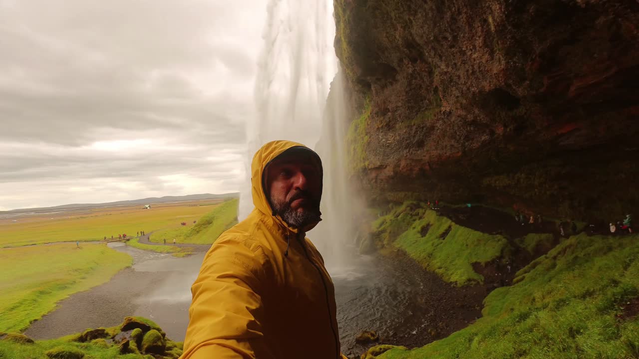 selfie en la gran cascada de seljalandsfoss
