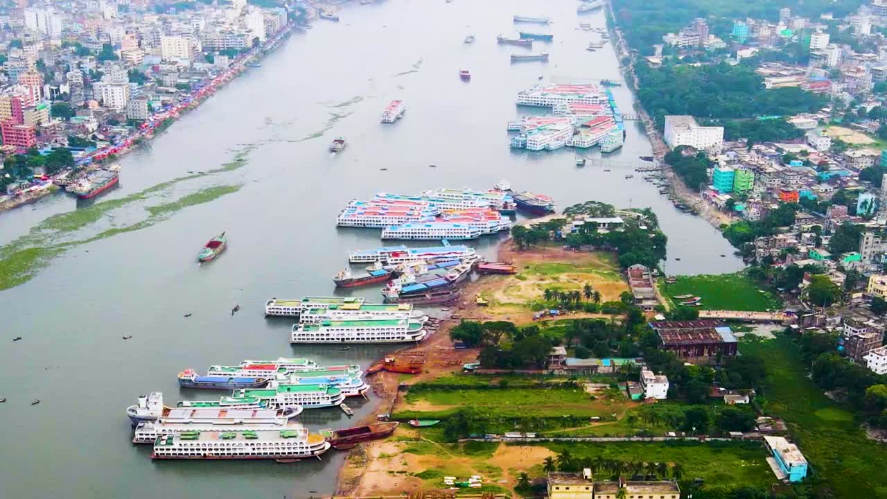 Il porto di Dhaka è un importante porto fluviale sul fiume Buriganga a Dhaka, Bangladesh