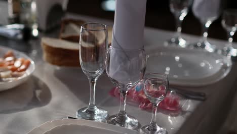 Transparent-and-crystal-goblets-on-the-table-in-a-cafe