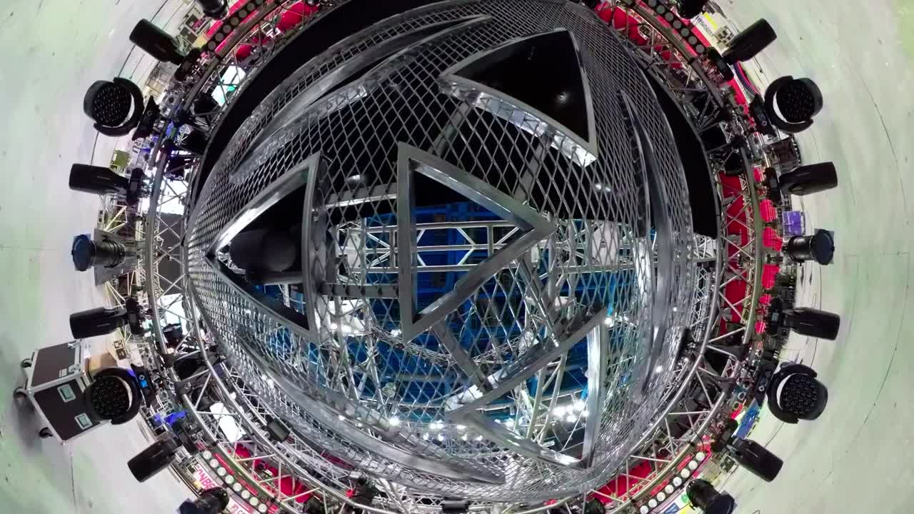 preparación del escenario para el evento