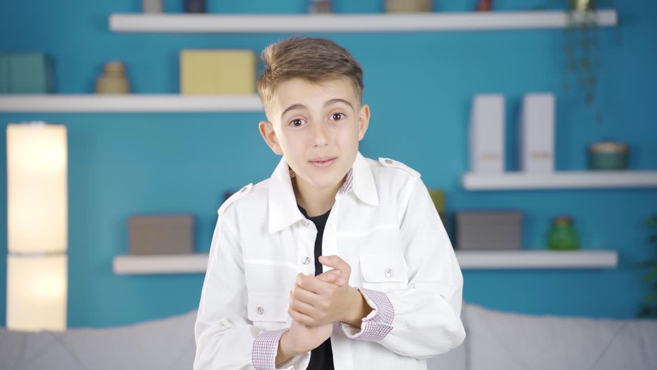 "와우"라고 말하는 소년은 만족할 것입니다.