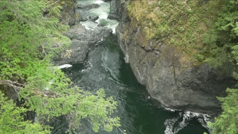 Draufsicht-Auf-Den-Englishman-River-Vom-Aussichtspunkt-Aus