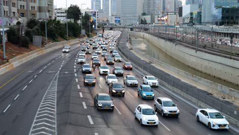 Evening-rush-hour-commute-into-the-city-on-the-highway