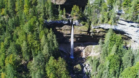 Luftaufnahme-Der-Mächtigen-Slowenischen-Pericnik-Wasserfälle