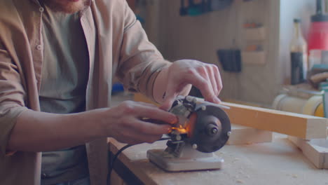 Carpenter Sharpening Woodworking Knife with Grinding Jig