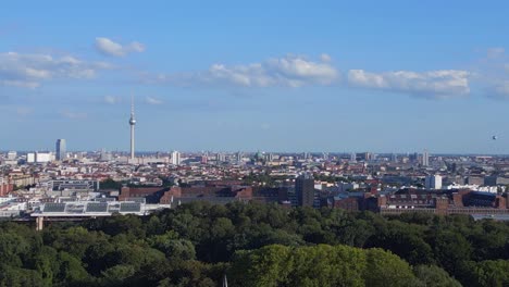 mejor vista aérea desde arriba vuelo torre antiaérea humboldthain búnker segunda guerra mundial, berlin mitte verano 2023