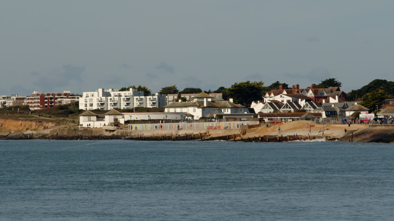 long shot de milford en el mar desde hurst spit