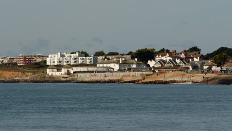 long shot de milford en el mar desde hurst spit