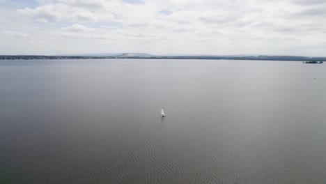 One catamaran boat in the middle of a large lake