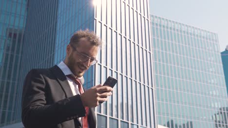 Geschäftsmann-Benutzt-Telefon.