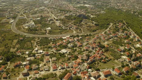 Hermosa-Vista-De-La-Ciudad-Y-El-Tráfico