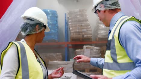 oficial de inspección que inspecciona la carne