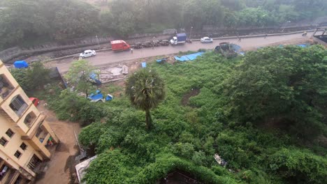 Mumbai-Klimawandelberge-Und-Morgendlicher-Sonnenaufgangsnebel-In-Der-Luft,-September-2020