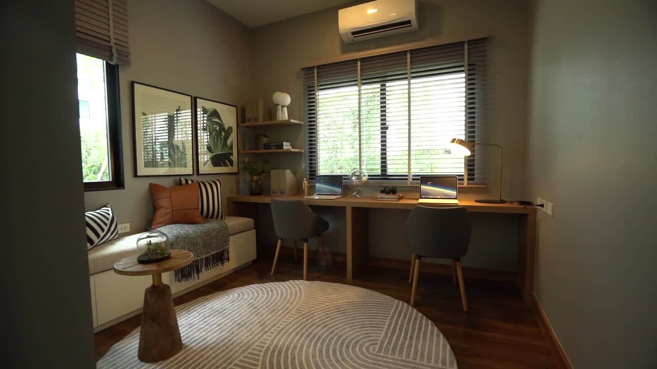 espacio de trabajo doméstico elegante y decorativo con suelo de madera
