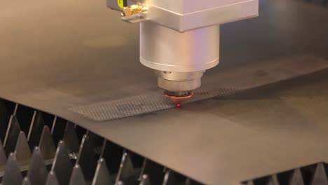 CNC-Laserschneiden-Von-Metall,-Moderne-Industrietechnologie.