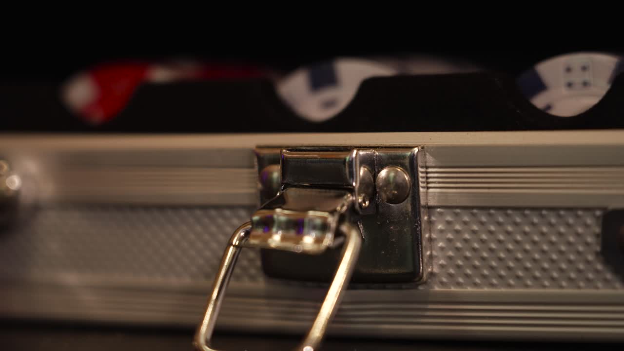 슬로우 모션으로 케이스의 극단적인 클로즈업