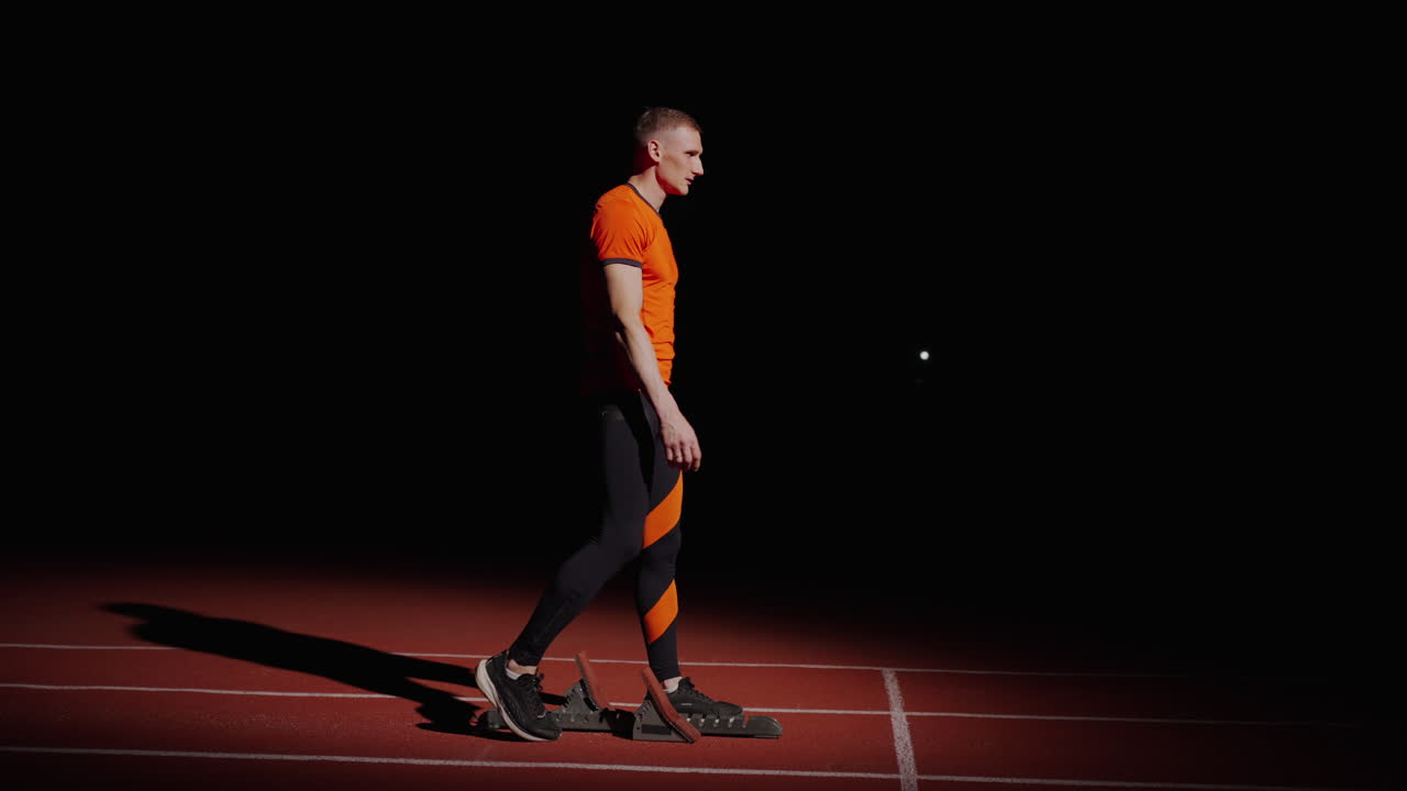경주 를 준비 하는 남자 스프린터
