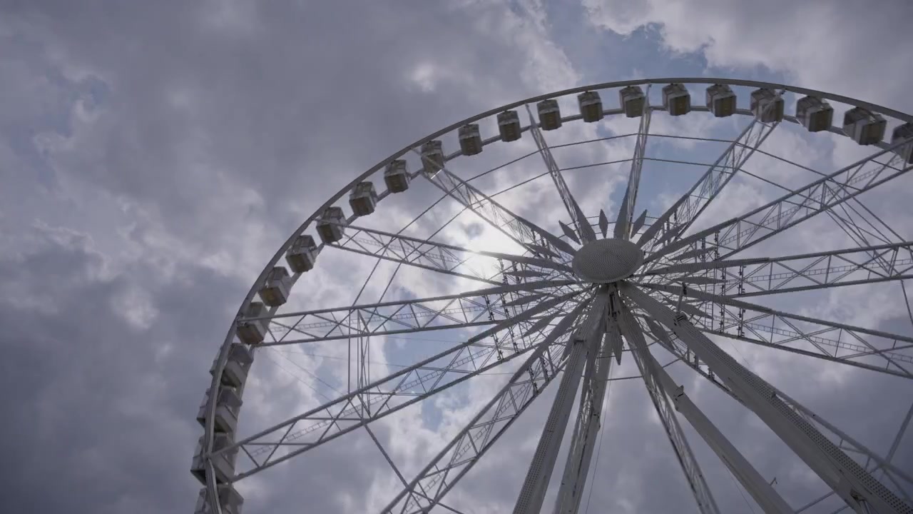 Time lapse di ruota panoramica in rotazione