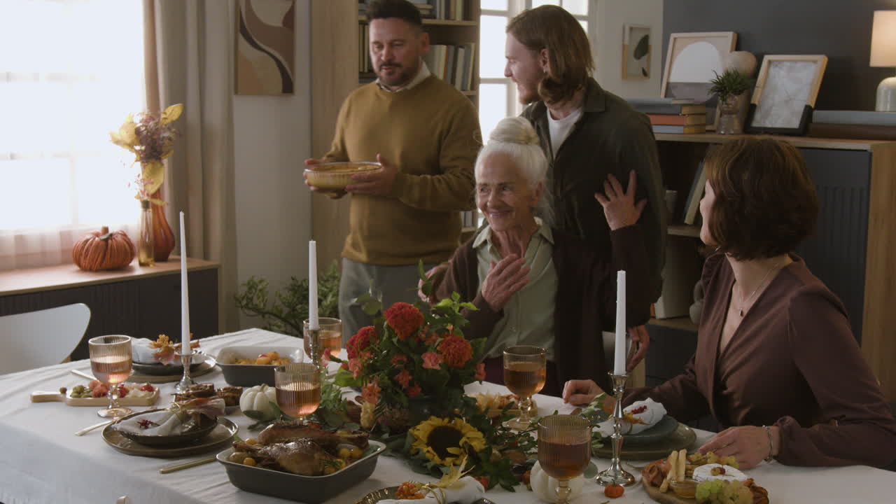 cena de acción de gracias en familia