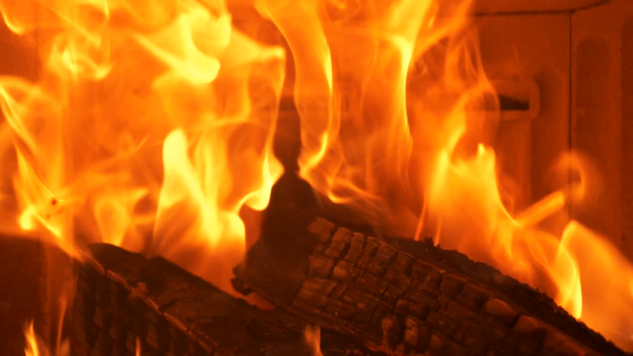 슬로우 모션으로 춤추는 불, 아늑한 배경