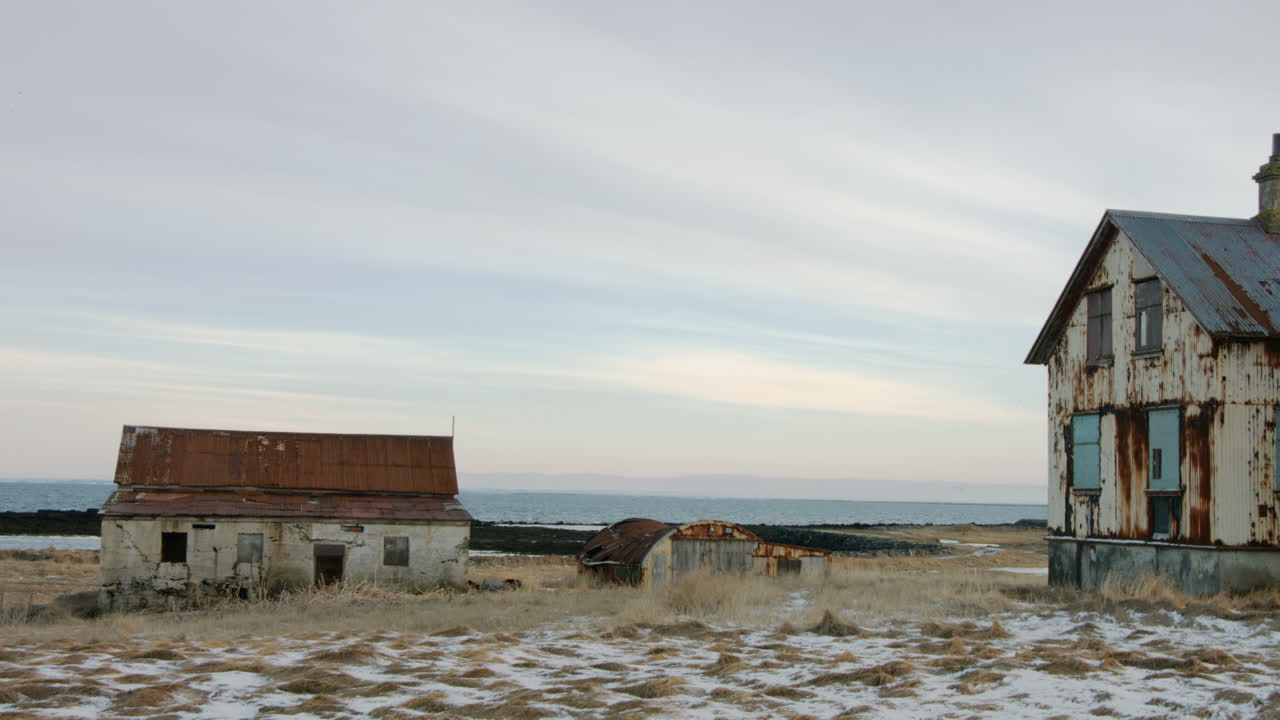 아이슬란드의 황폐한 상태의 농장, 겨울 풍경의 외 농장 - 4k
