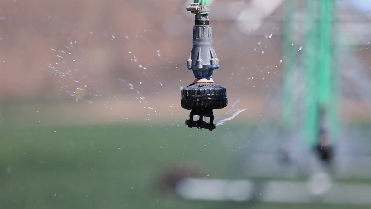 Pivoting per irrigazione agricola con irrigatori a bolla LEPA