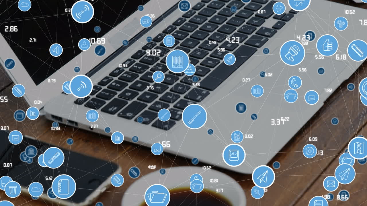 animación de iconos de medios sobre computadora portátil con portátil y café en la mesa