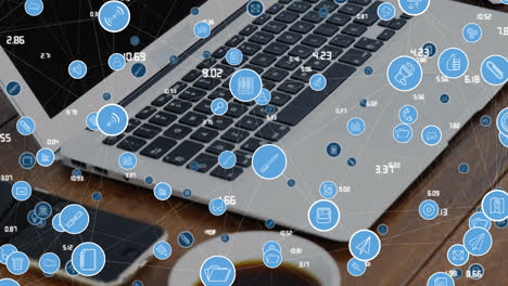 animación de iconos de medios sobre computadora portátil con portátil y café en la mesa