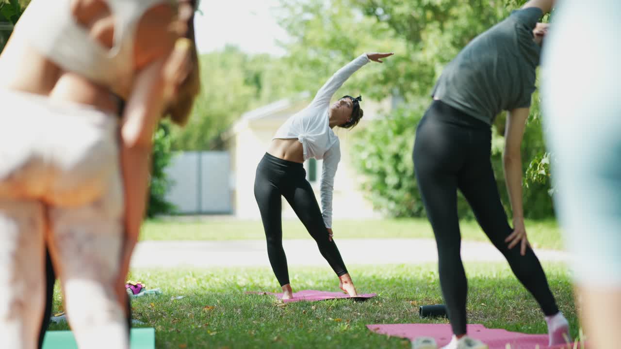 clase de yoga al aire libre