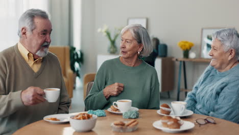 Té,-Ancianos-O-Amigos-Jubilados-Hablando