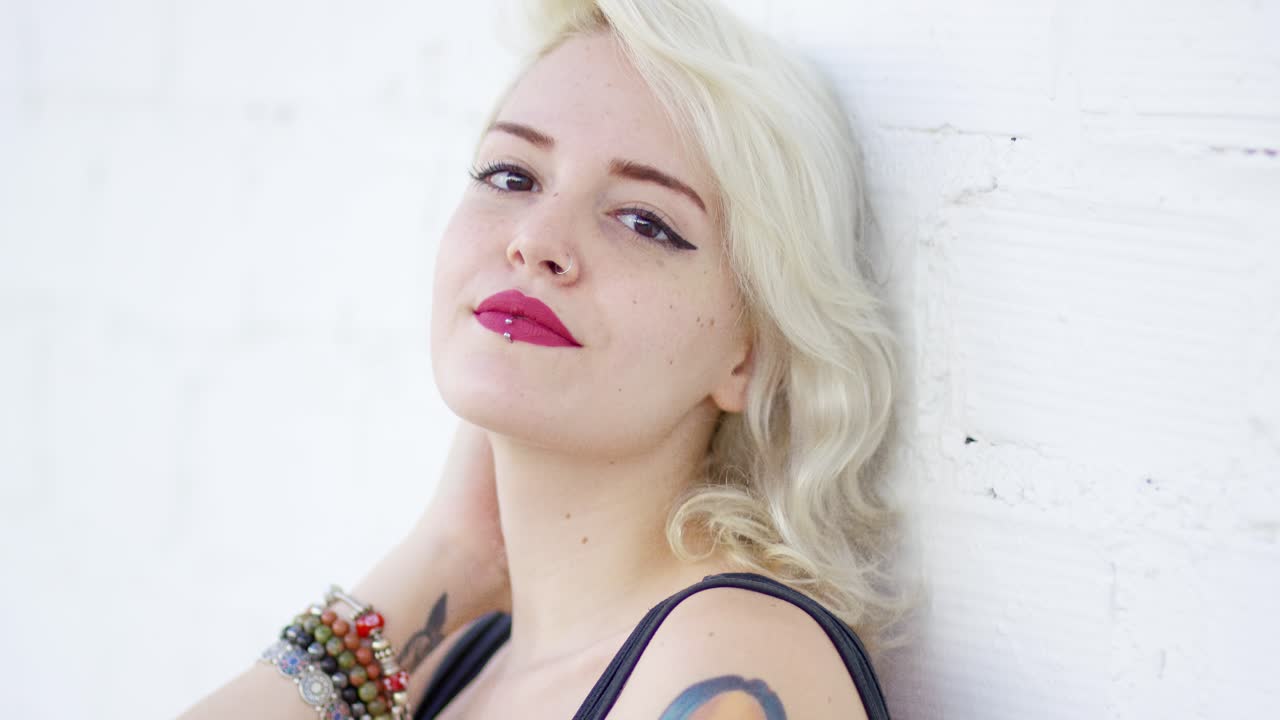 retrato, de, un, sexy, hipster, joven, mujer rubia