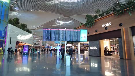 interior de la terminal del aeropuerto de estambul